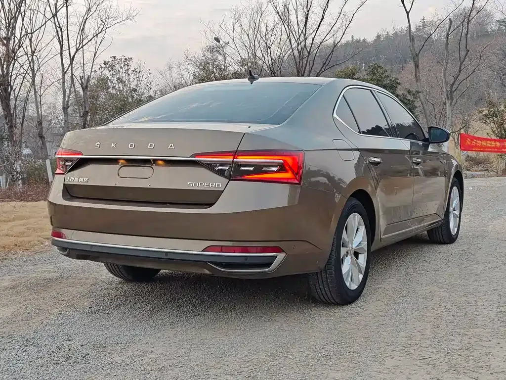 Skoda Superb — фото 3