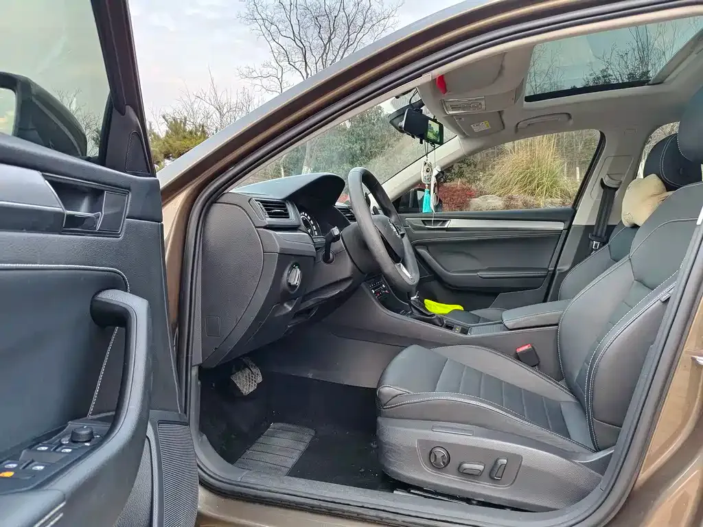 Skoda Superb — фото 2