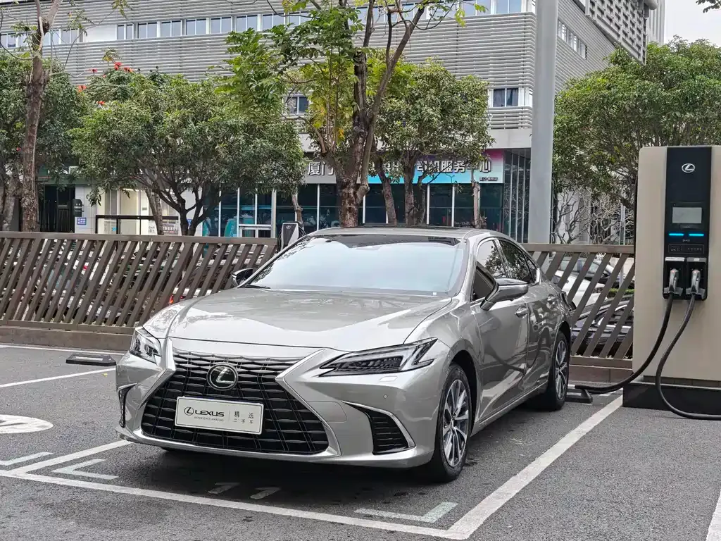 Lexus ES — фото 1