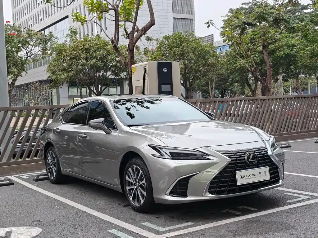 Lexus ES — фото 8
