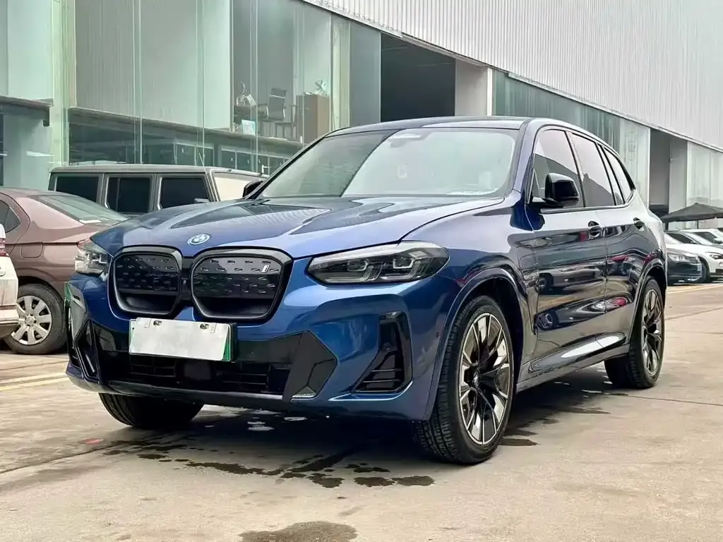 BMW iX3 — фото 1