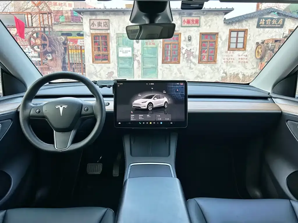 Tesla Model Y — фото 7