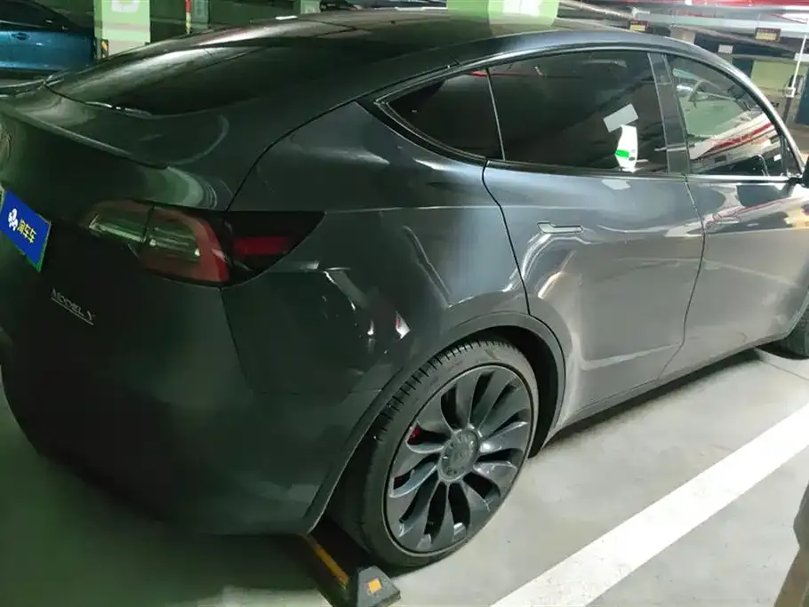 Tesla Model Y — фото 3
