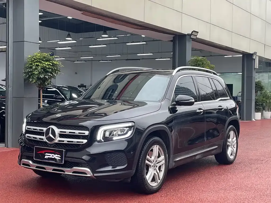 Mercedes-Benz GLB — фото 1