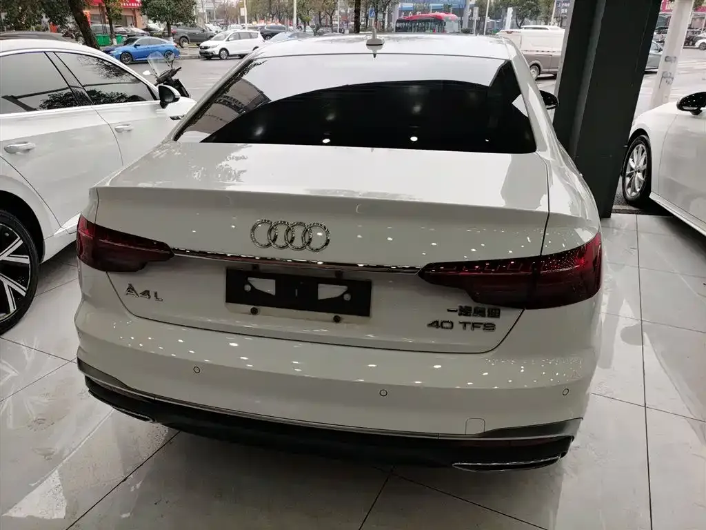 Audi A4L 2021 из CN, фото 10