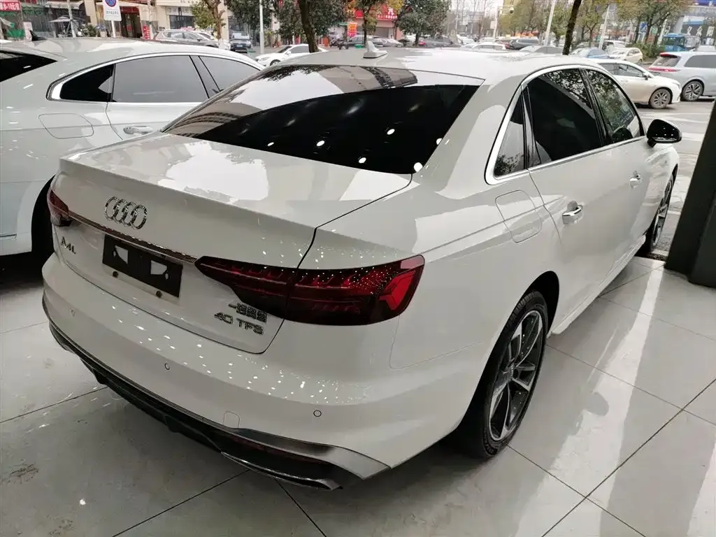 Audi A4L 2021 из CN, фото 8