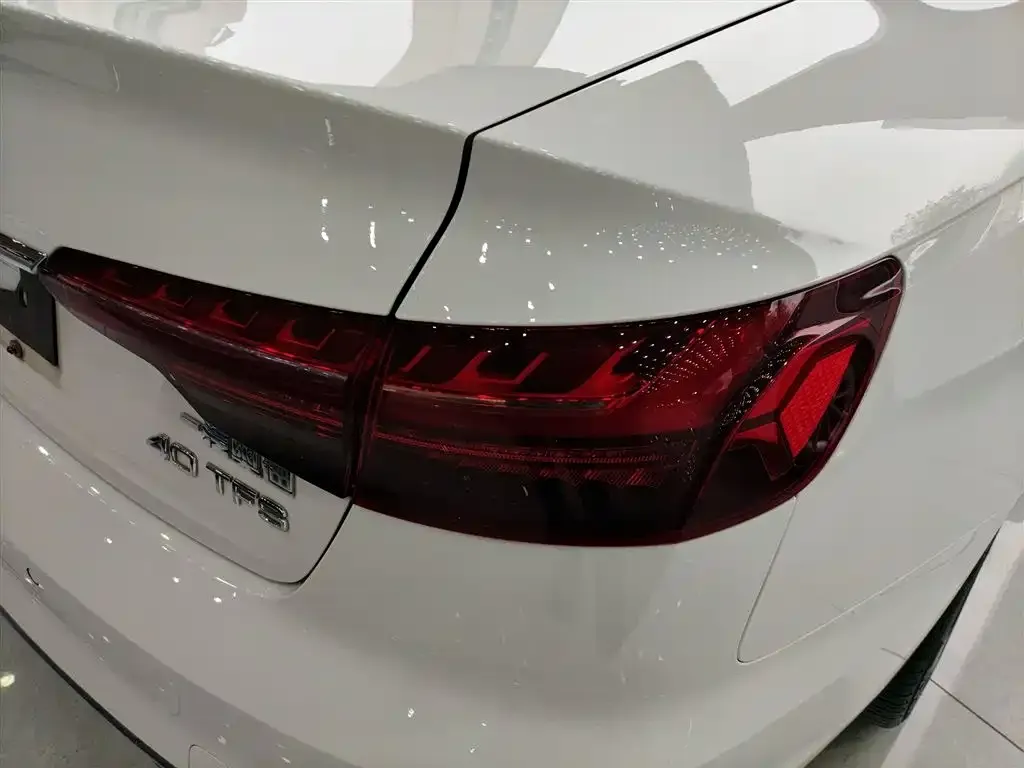 Audi A4L 2021 из CN, фото 6