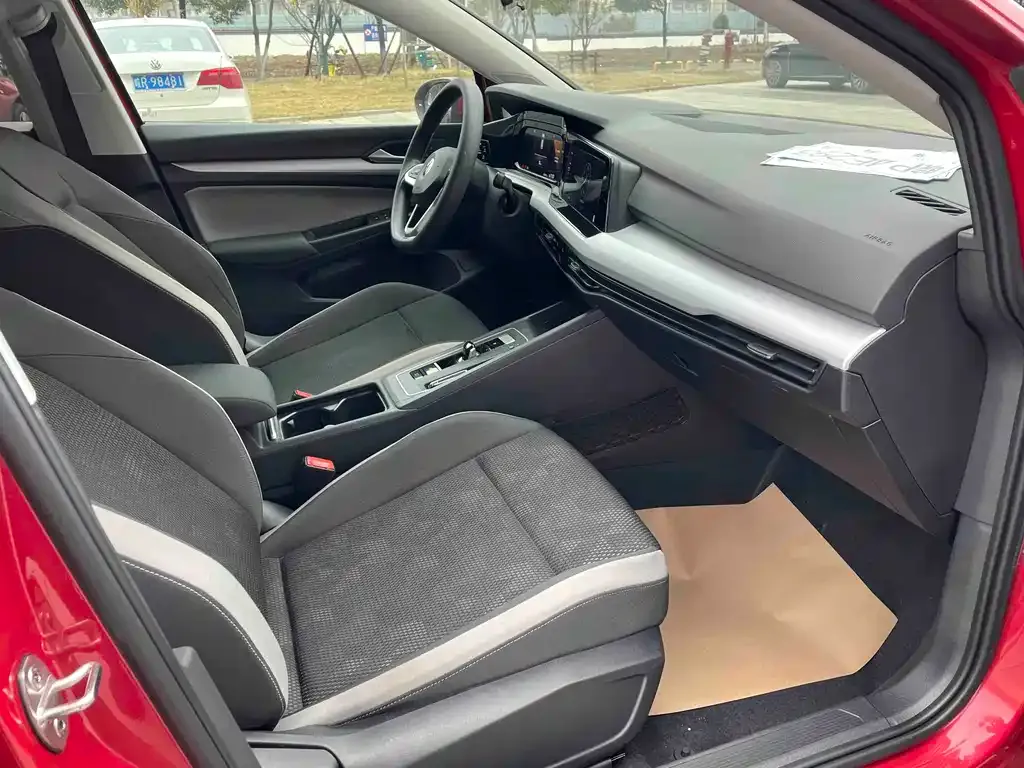 Volkswagen Golf 2021 из CN, фото 2