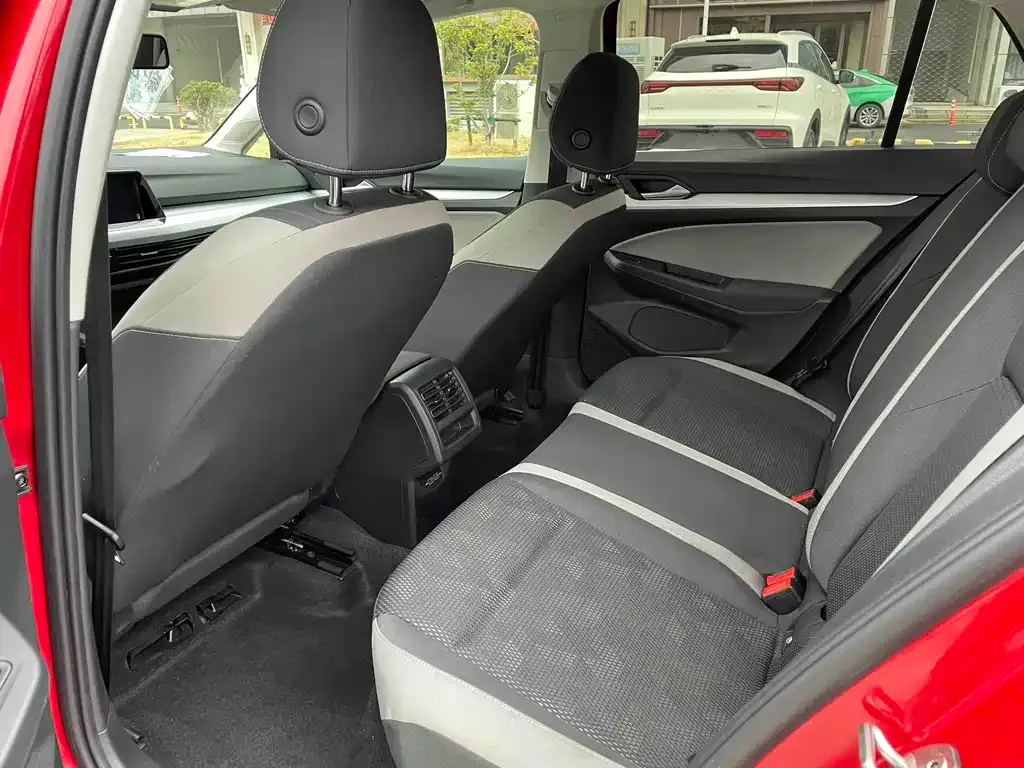 Volkswagen Golf 2021 из CN, фото 4