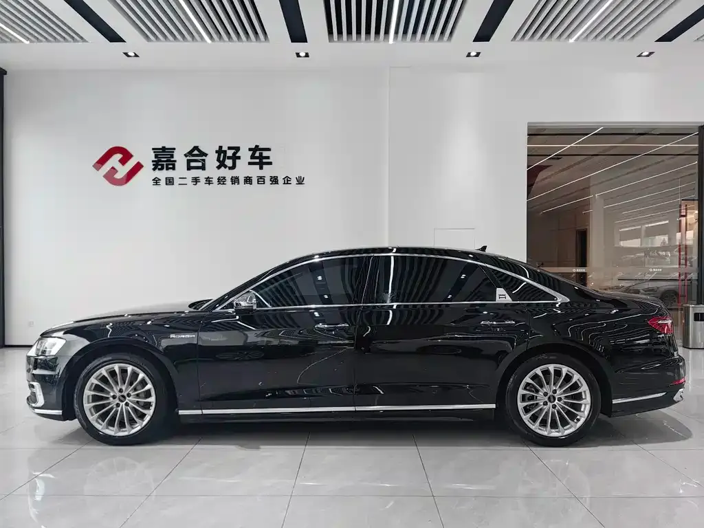 Audi A8 — фото 8