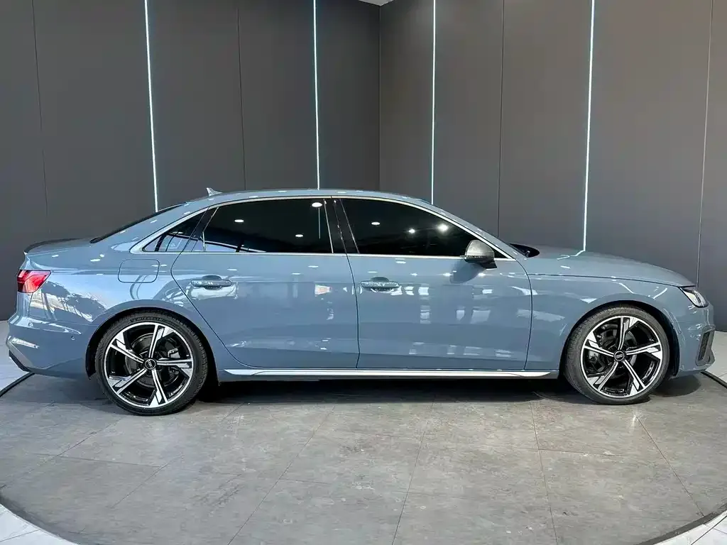 Audi A4L 2023 из CN, фото 2