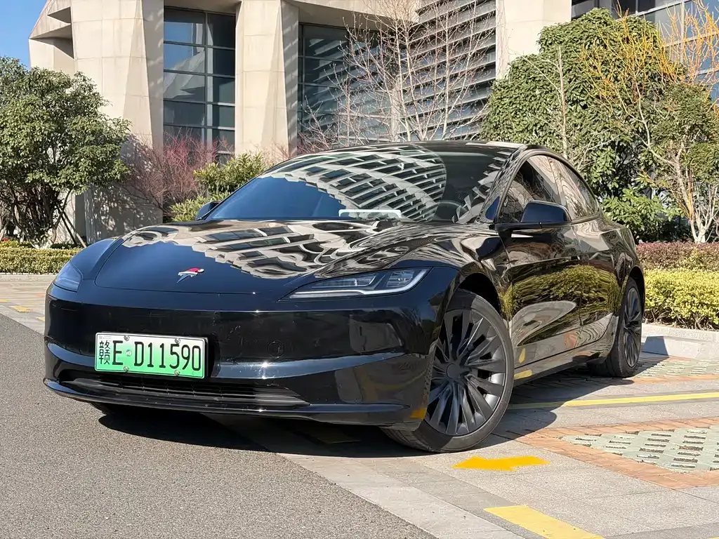 Tesla Model 3 — фото 1