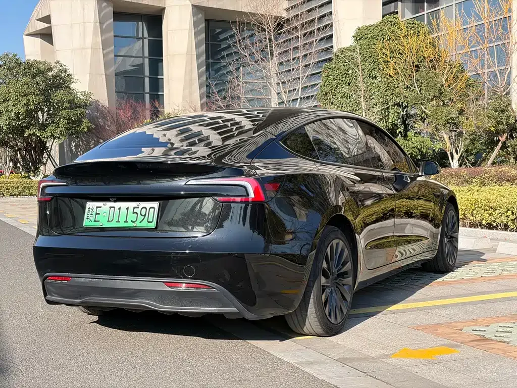 Tesla Model 3 — фото 8