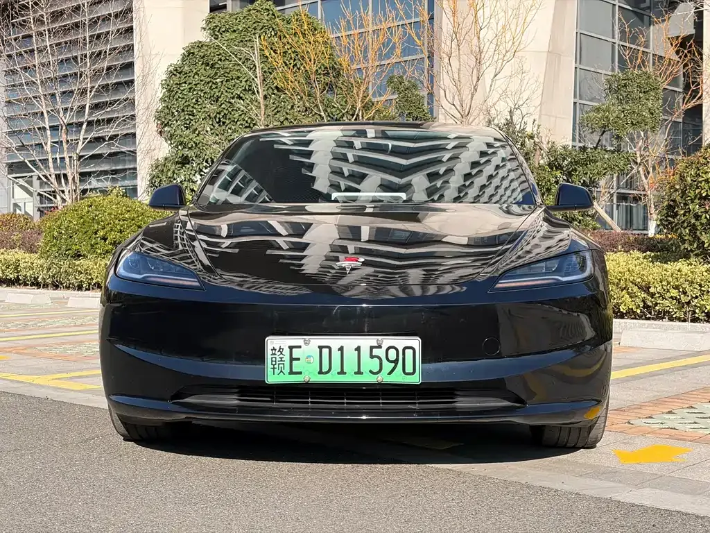 Tesla Model 3 — фото 10