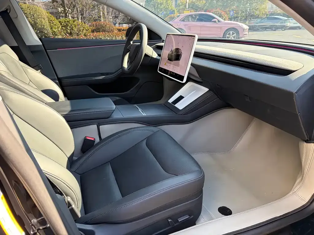 Tesla Model 3 — фото 9