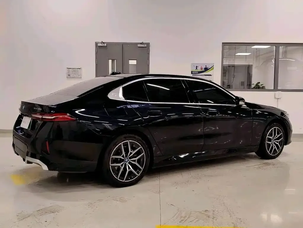 BMW i5 2025 из CN, фото 9
