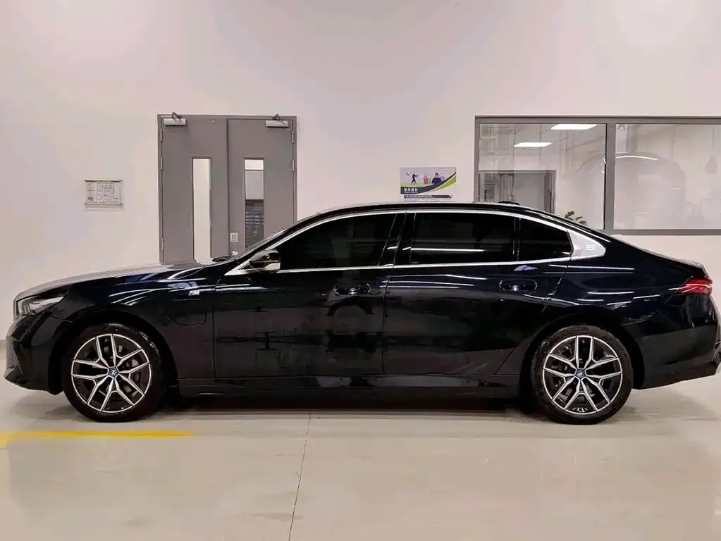 BMW i5 2025 из CN, фото 7