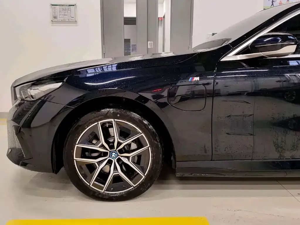 BMW i5 2025 из CN, фото 5