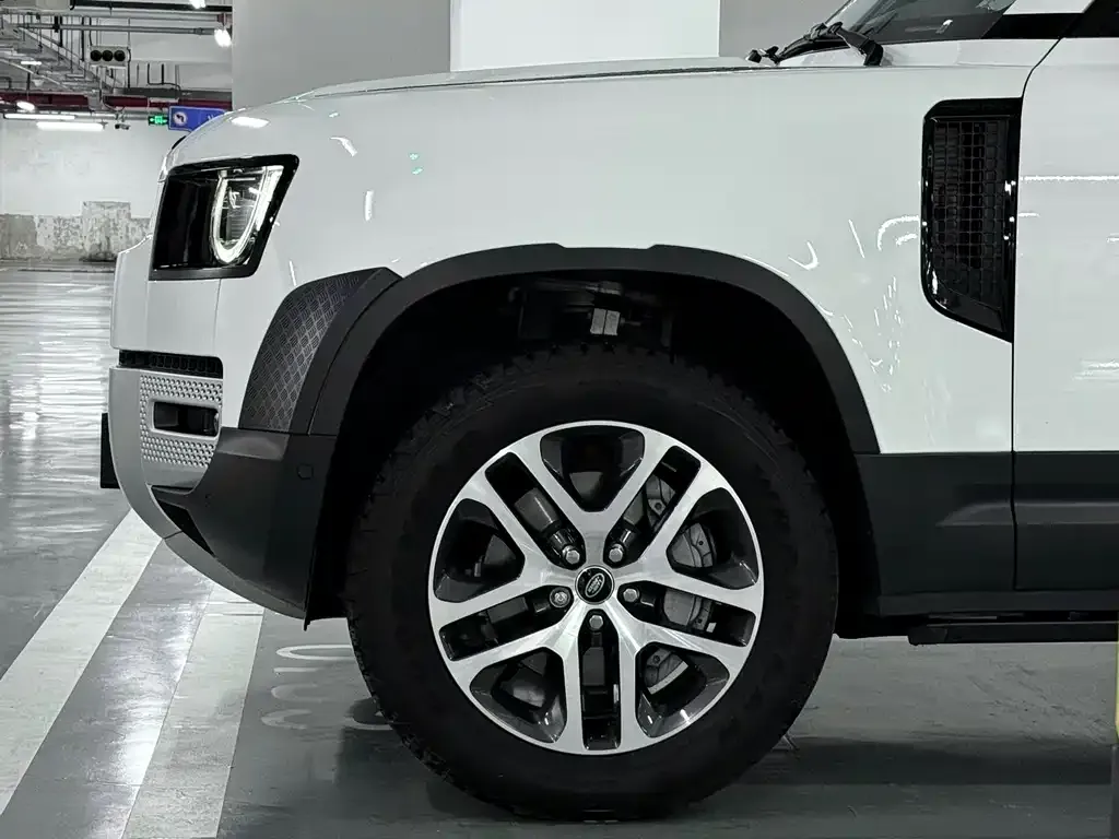Land Rover Defender — фото 10
