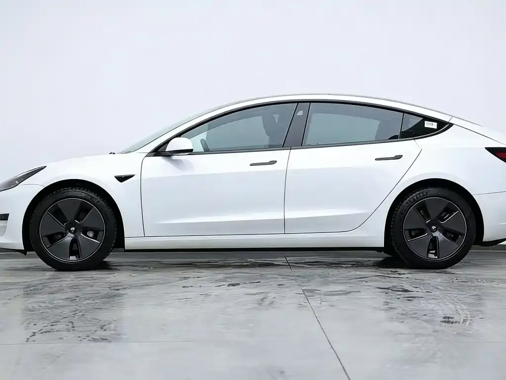 Tesla Model 3 — фото 8