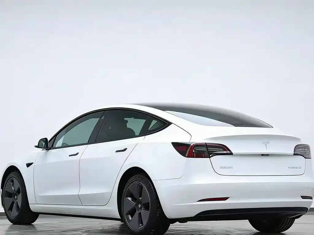 Tesla Model 3 — фото 10