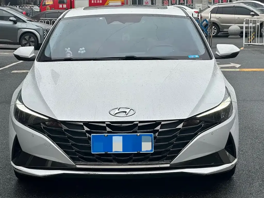 Hyundai Elantra — фото 2