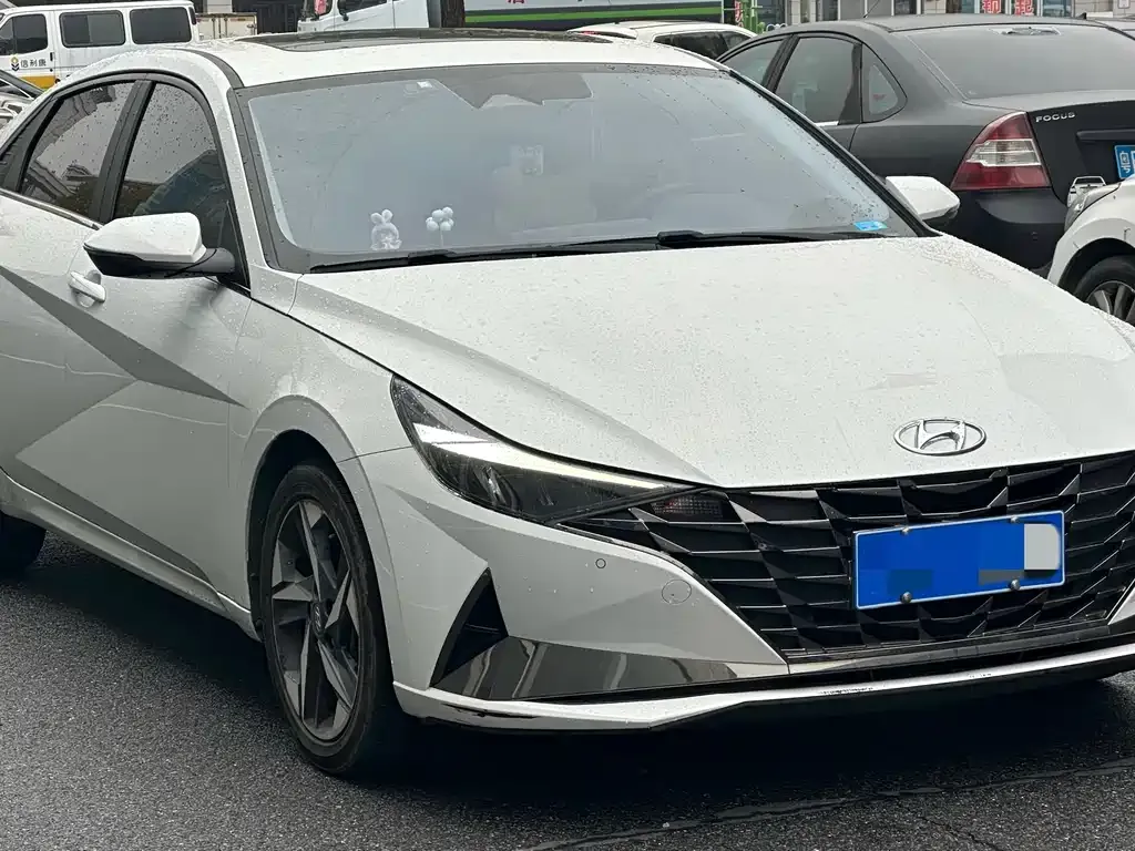 Hyundai Elantra — фото 3