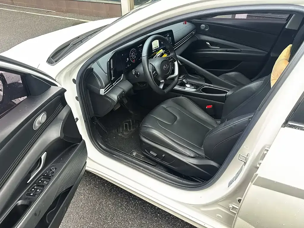 Hyundai Elantra — фото 8