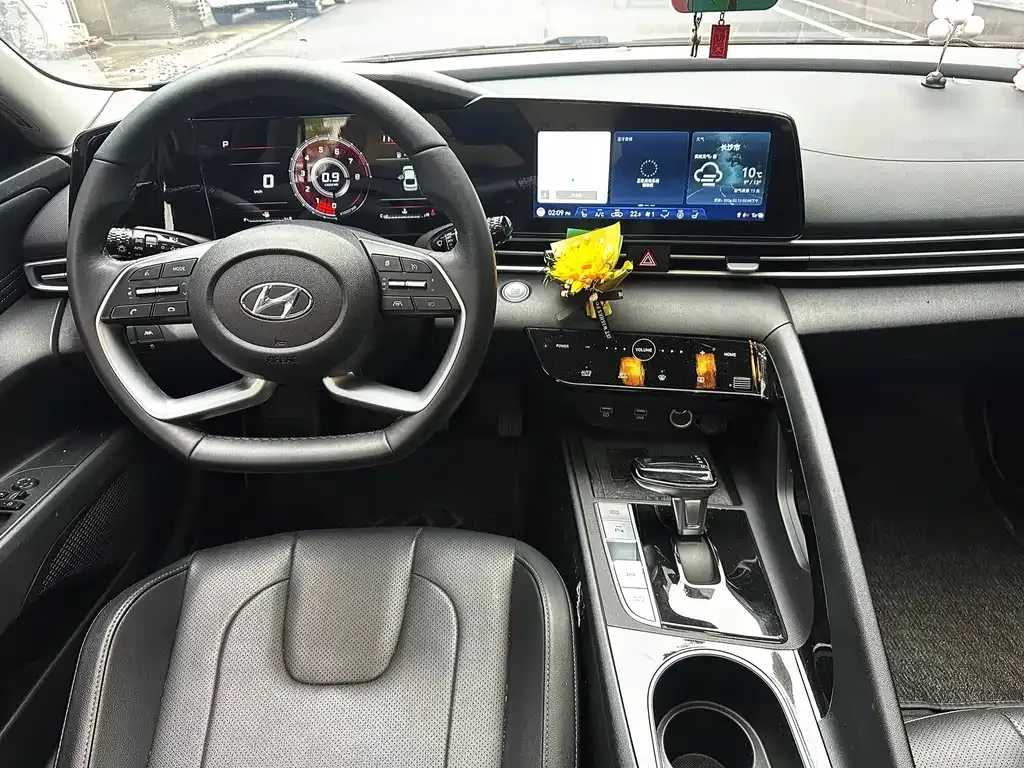 Hyundai Elantra — фото 5