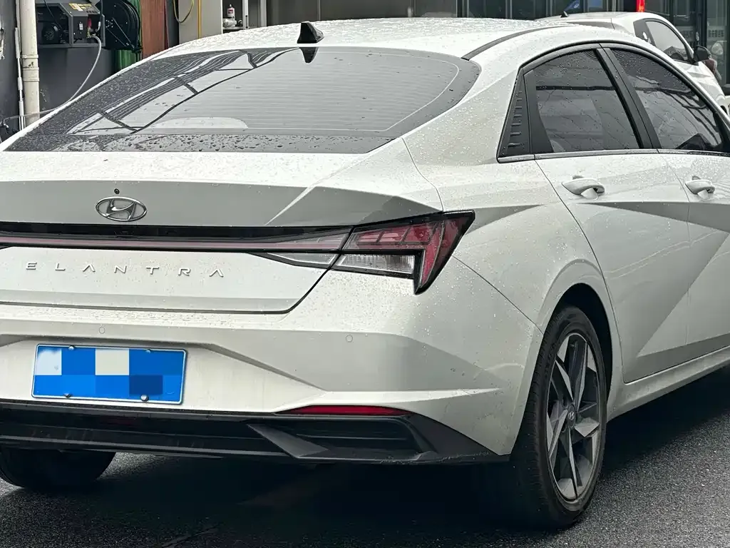 Hyundai Elantra — фото 7