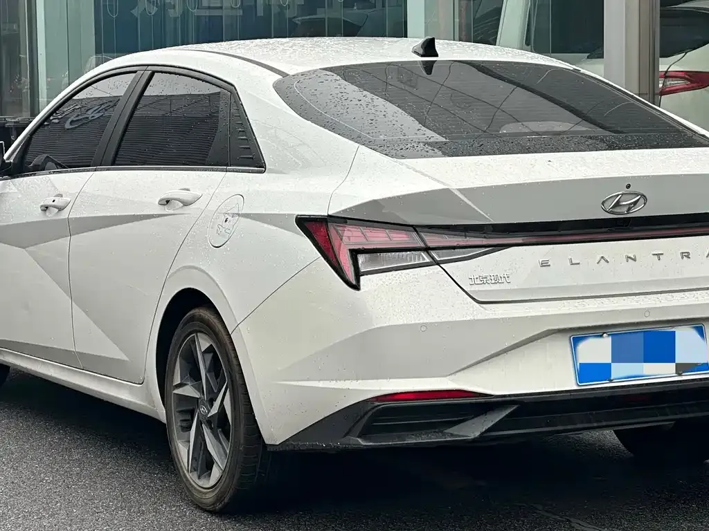 Hyundai Elantra — фото 9