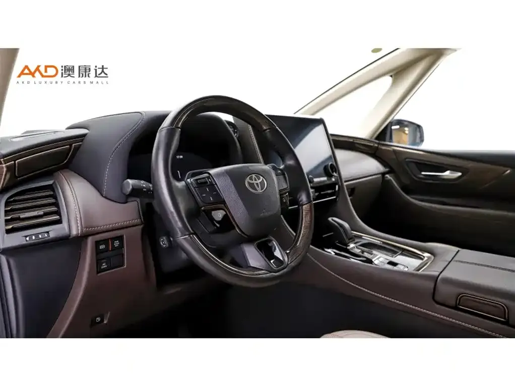 Toyota Alphard — фото 7