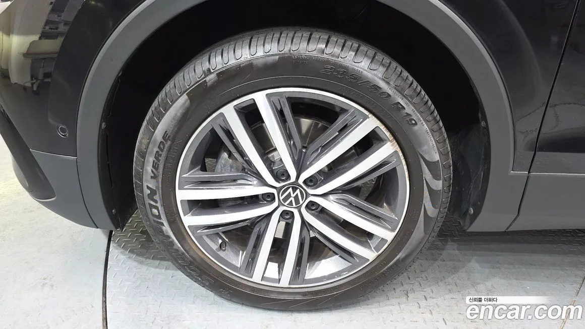 Volkswagen Tiguan — фото 9