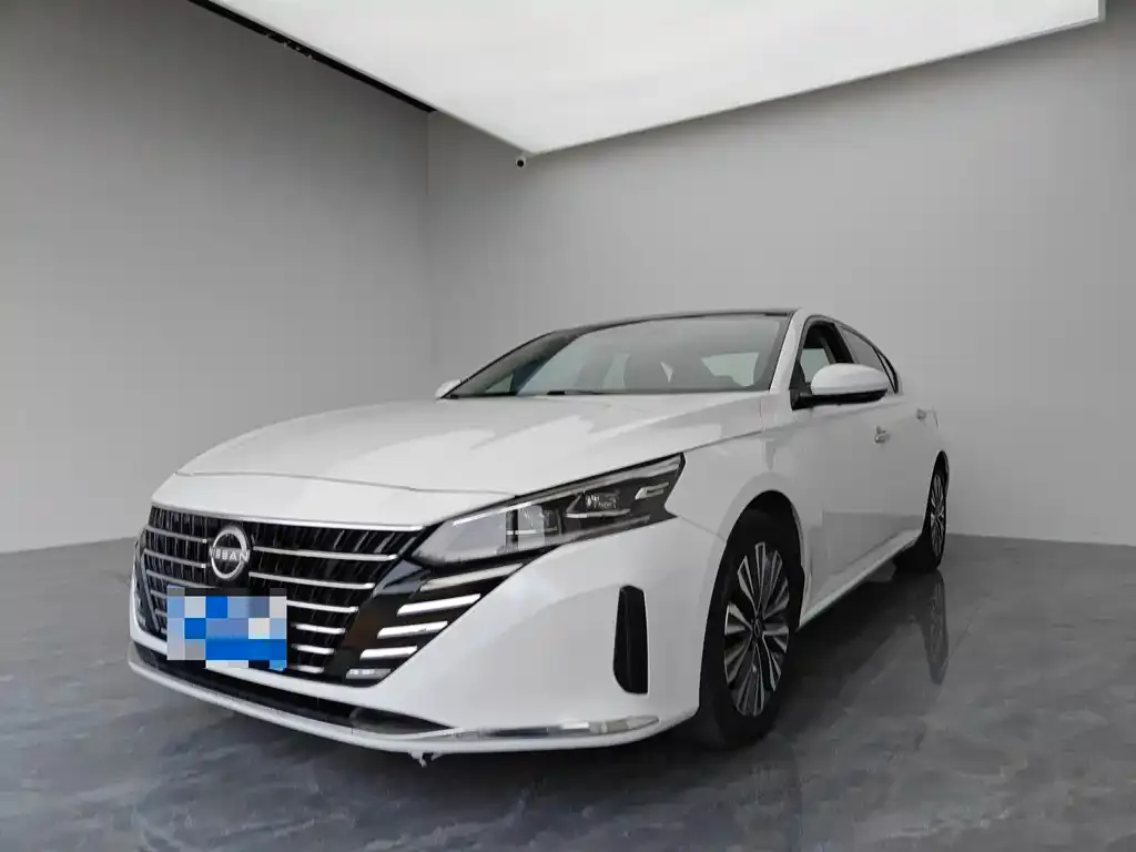 Nissan Teana — фото 1