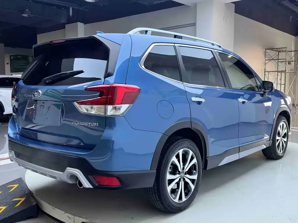 Subaru Forester — фото 8