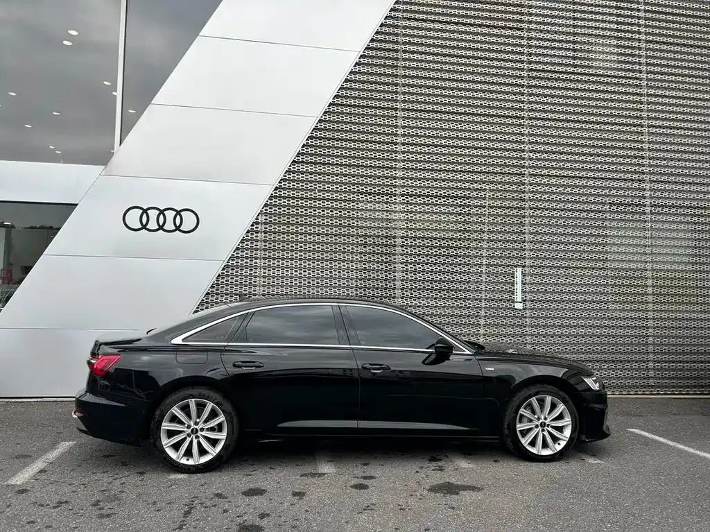 Audi A6L — фото 9