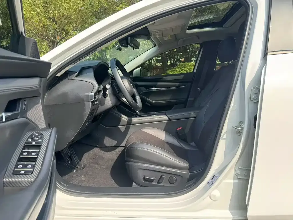 Mazda 3 Axela 2023 из CN, фото 4