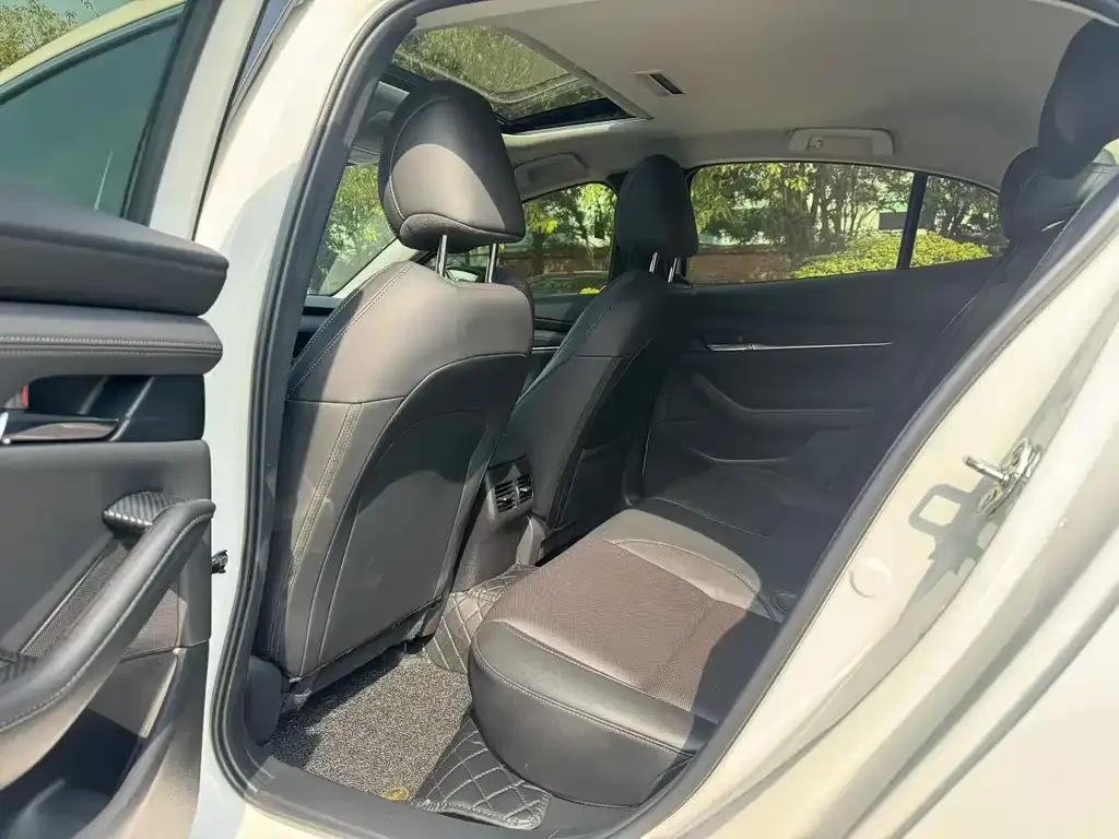 Mazda 3 Axela 2023 из CN, фото 3