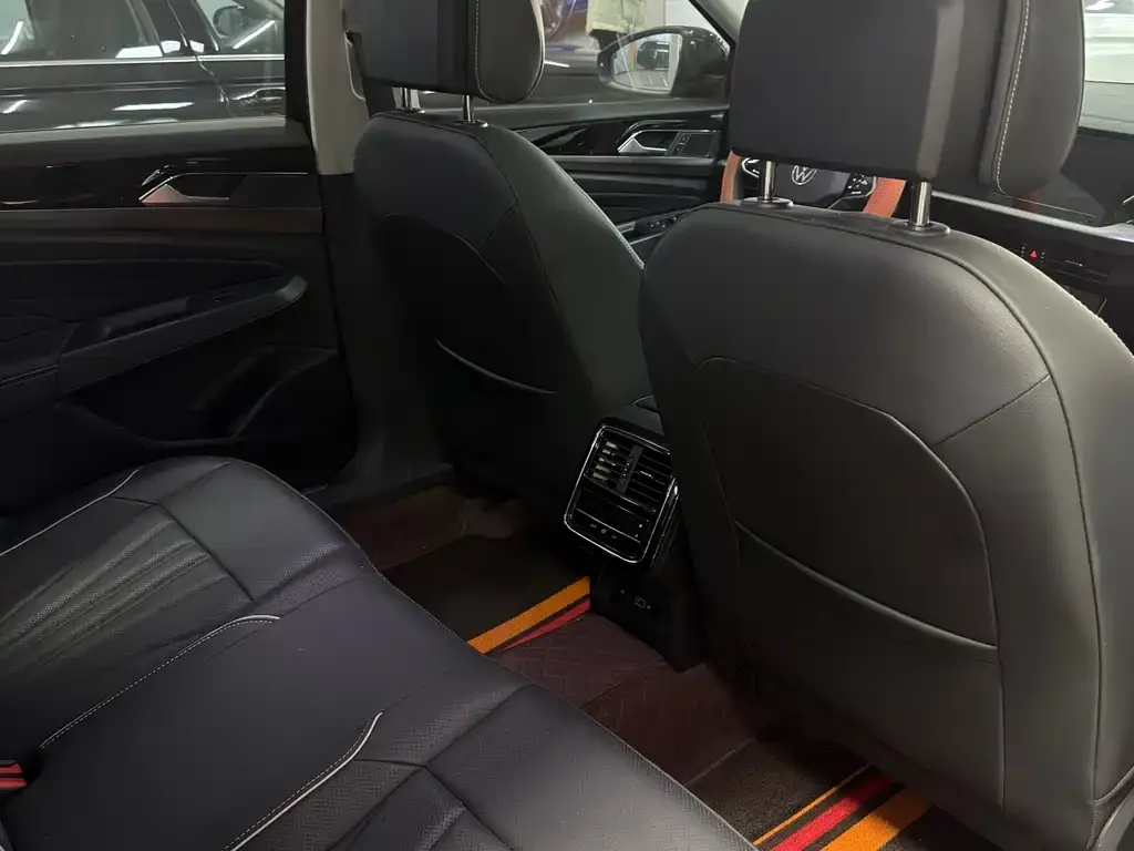 Volkswagen Passat — фото 8