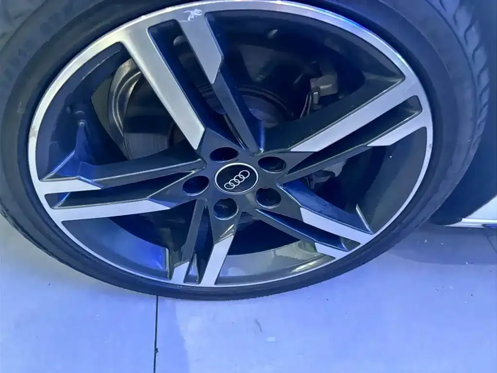 Audi A4L 2022 из CN, фото 10