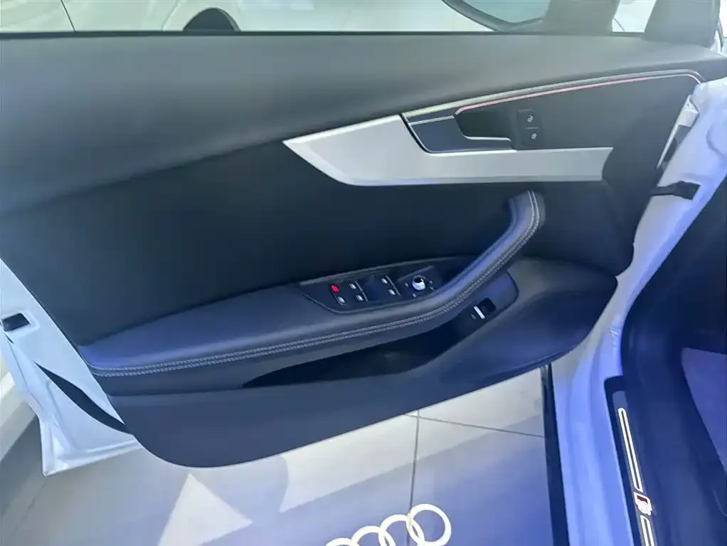 Audi A4L 2022 из CN, фото 7