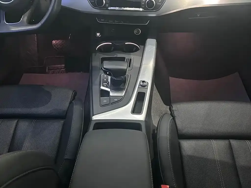 Audi A4L 2022 из CN, фото 9