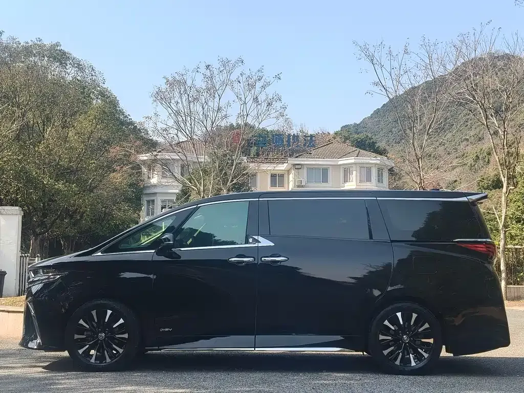 Toyota Alphard 2023 из CN, фото 3