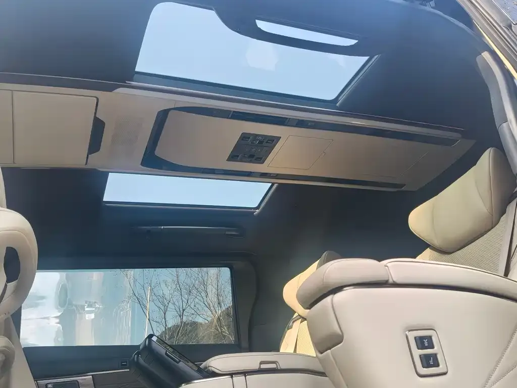Toyota Alphard 2023 из CN, фото 4