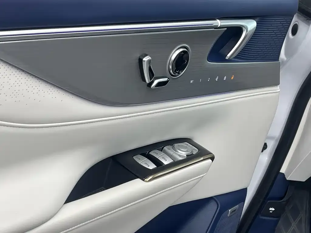 Buick GL8 Hybrid — фото 2