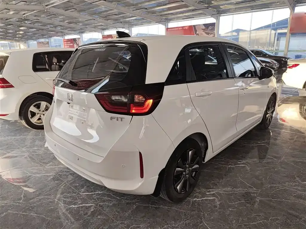 Honda Fit — фото 8