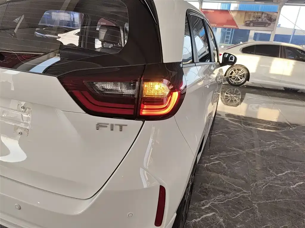 Honda Fit — фото 10
