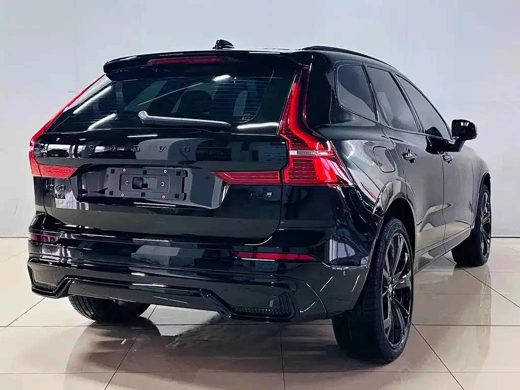Volvo XC60 PHEV — фото 8