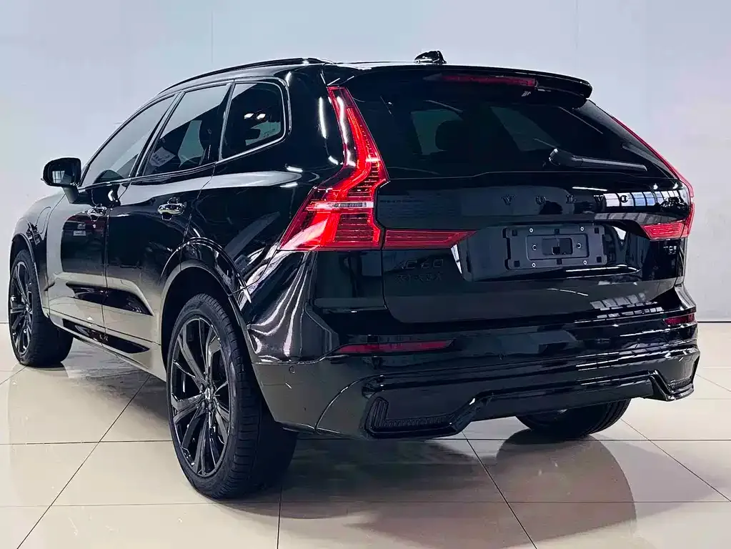 Volvo XC60 PHEV — фото 9