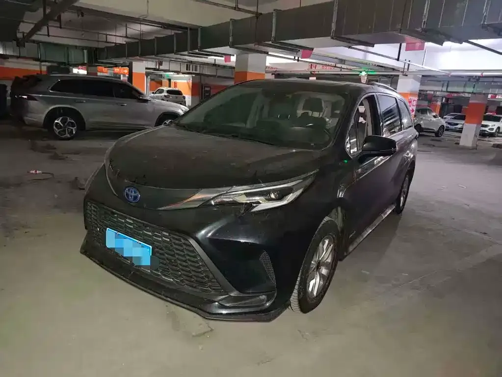Toyota Granvia — фото 1